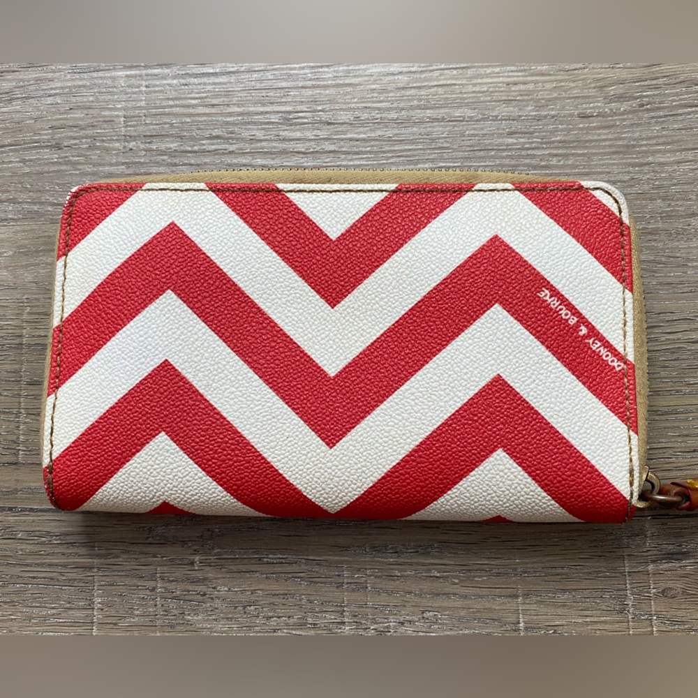 Red Dooney & Bourke Chevron Large Zip Around Wallet - Picture 3 of 7